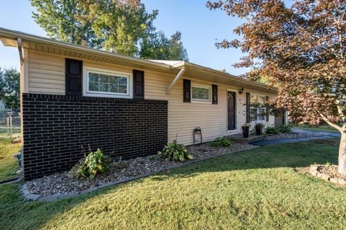 1104 E Poplar St, Herrin, IL, 62948-4011 | Card Image