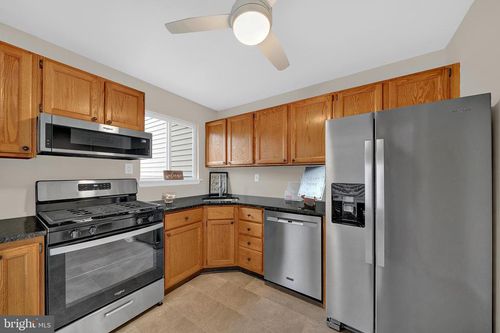 335 Silvia St, Ewing, NJ, 08628-3230 | Card Image