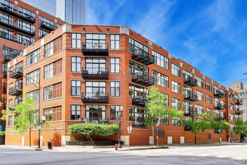 617-333 Hubbard St, Chicago, IL, 60654-4971 | Card Image