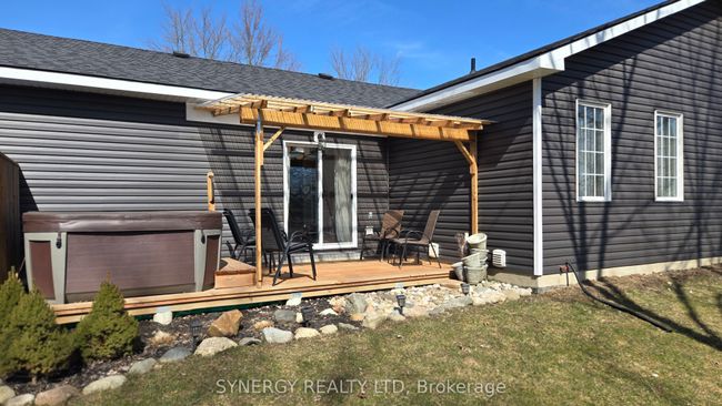 7953 Railroad Line, House other with 3 bedrooms, 2 bathrooms and 6 parking in Alvinston ON | Image 8