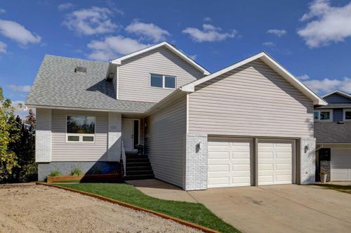 139 Berkshire Place Nw, Calgary, AB, T3K1Z7 | Card Image