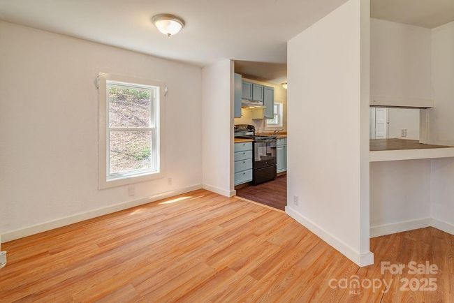 Dining Area to Kitchen | Image 7