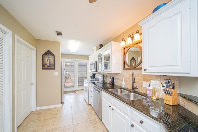 1303 Garner Ln, House other with 3 bedrooms, 2 bathrooms and null parking in Longview TX | Image 8
