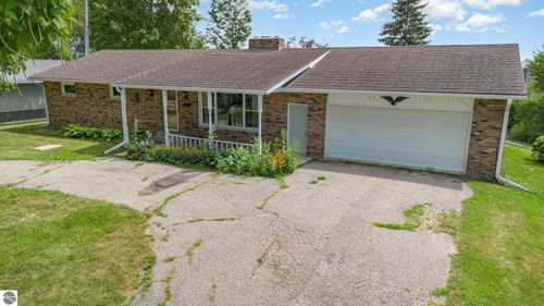 426 College Pl, Saint Louis, MI, 48880-1674 | Card Image