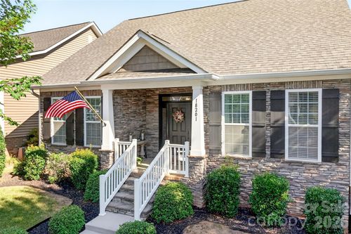 18201 Coulter Pkwy, Cornelius, NC, 28031-8289 | Card Image