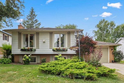 526 19th Ave, Hanover, ON, N4N3E9 | Card Image