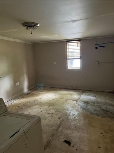 Empty room with washer / dryer | Image 3