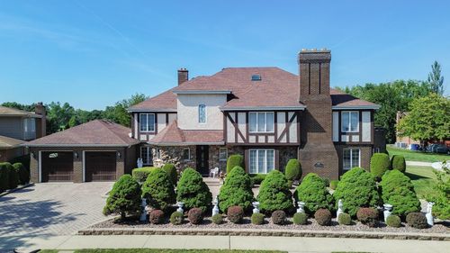 818 Brentwood Dr, Bensenville, IL, 60106-3209 | Card Image