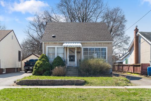 8 Byron Place, St Catharines, ON, L2R1M2 | Card Image