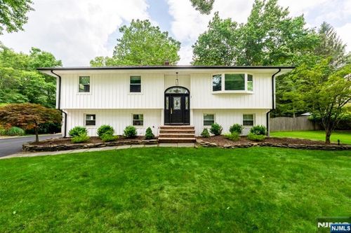 3 Antrim Rd, Montvale, NJ, 07645-2401 | Card Image