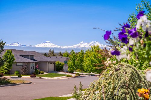 4677 Sw Volcano Ave, Redmond, OR, 97756-7285 | Card Image