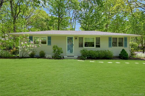 340 Pine Rd, Southold, NY, 11971-2424 | Card Image