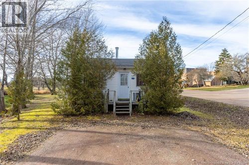27 Richardson St, Sackville, NB, E4L4H7 | Card Image