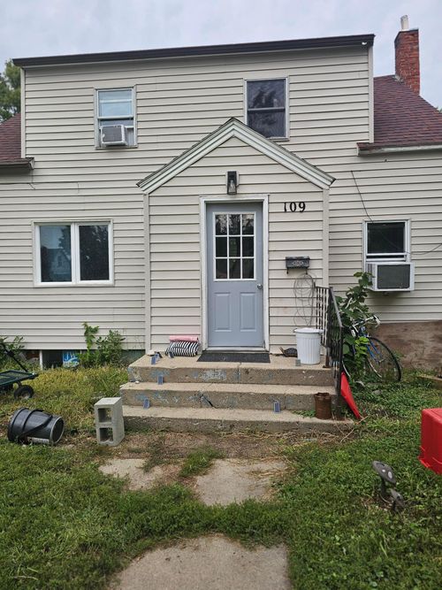 109 E 9th St, Morris, MN, 56267-1112 | Card Image