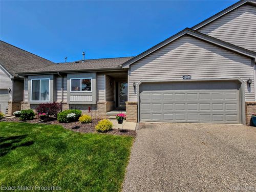 45009 Mitchell St, Grand Blanc, MI, 48439-7218 | Card Image