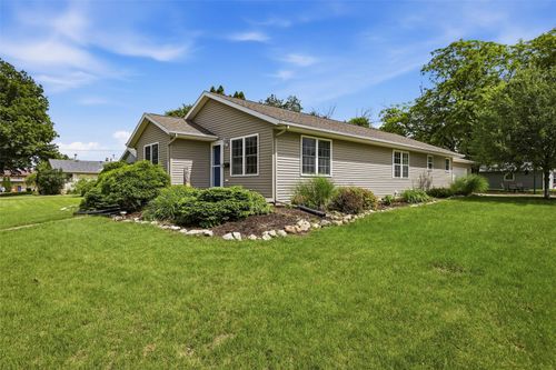 1103 E 1st St, Anamosa, IA, 52205-1509 | Card Image