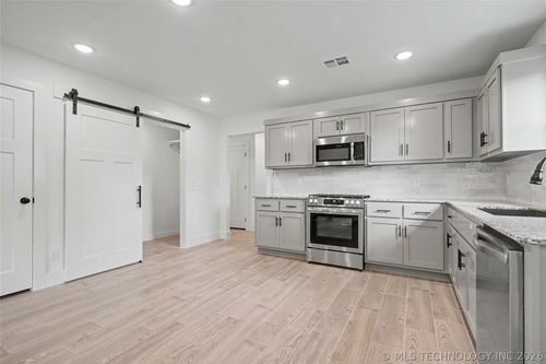 837 S Wood St, Pryor, OK, 74361-6038 | Card Image