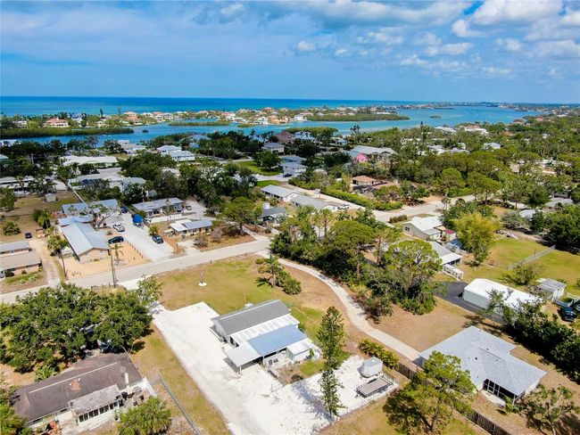 612 Shore Rd, House other with 2 bedrooms, 2 bathrooms and null parking in NOKOMIS FL | Image 9