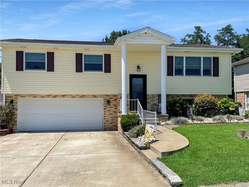 156 Mayfair St, Weirton, WV, 26062-3267 | Card Image