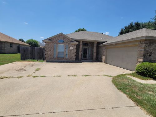 205 Willow Creek Dr, Weatherford, TX, 76085-3613 | Card Image
