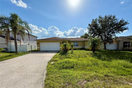 724 Versailles Ln, KISSIMMEE, FL, 34759-7032 | Card Image