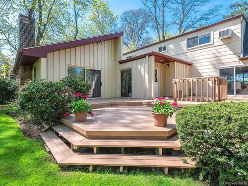 2 Stonytown Rd, Manhasset, NY, 11030-1118 | Card Image