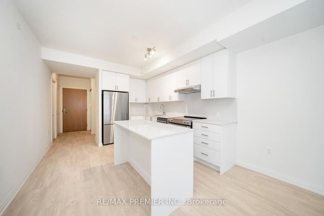 330 - 8960 Jane St, Condo with 2 bedrooms, 2 bathrooms and 1 parking in Concord ON | Image 6