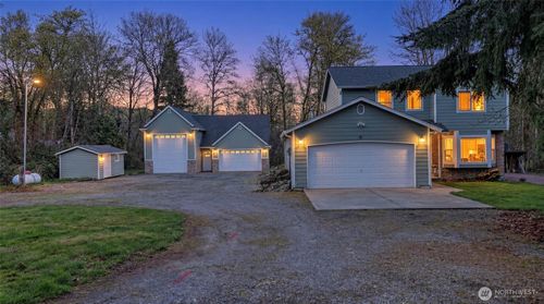 16302 230th Ave Se, Maple Valley, WA, 98038-7013 | Card Image