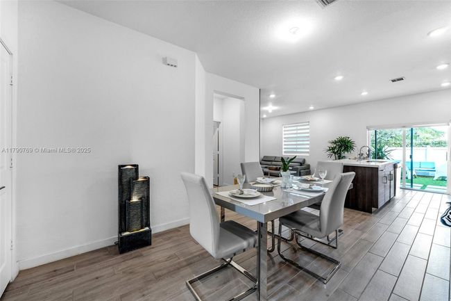 809 Se 16 Th Ct, Townhouse with 3 bedrooms, 3 bathrooms and null parking in Homestead FL | Image 41