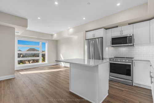 206-118 Summersides Blvd, Fonthill, ON, L0S1E1 | Card Image