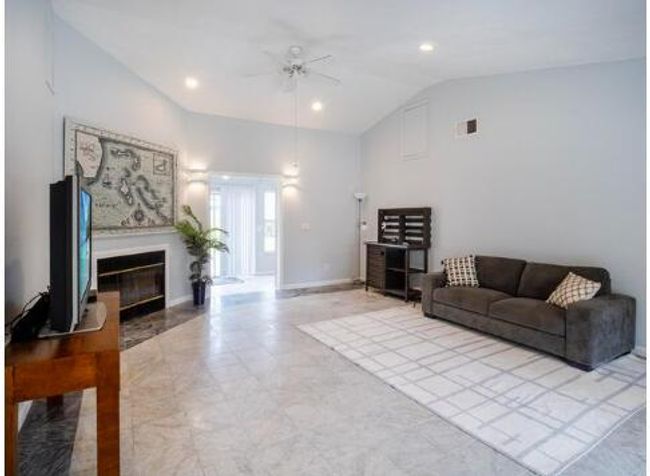 1287 Sw Sunset Trl, House other with 4 bedrooms, 2 bathrooms and null parking in Palm City FL | Image 5