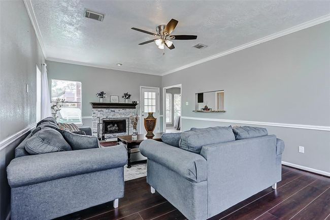 1410 Quiet Green Ct, House other with 3 bedrooms, 3 bathrooms and 2 parking in Houston TX | Image 5