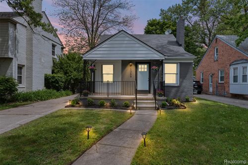 1388 Vernier Rd, Grosse Pointe Woods, MI, 48236-1542 | Card Image