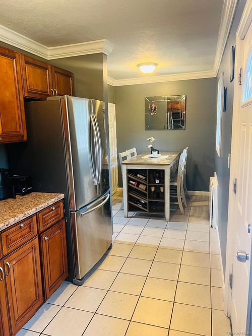 6 Vita Dr, Central Islip, NY, 11722-1911 | Card Image