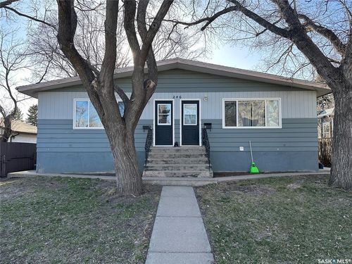 246 5th Ave Nw, Swift Current, SK, S9H0W5 | Card Image