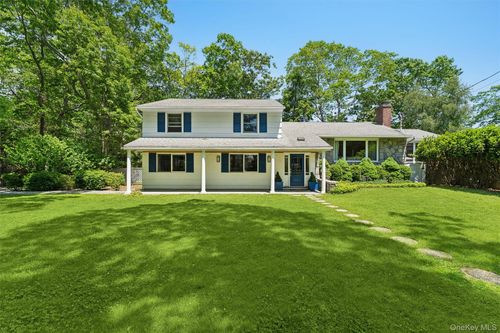 9 White Oak Ln, Westhampton Beach, NY, 11978-1918 | Card Image