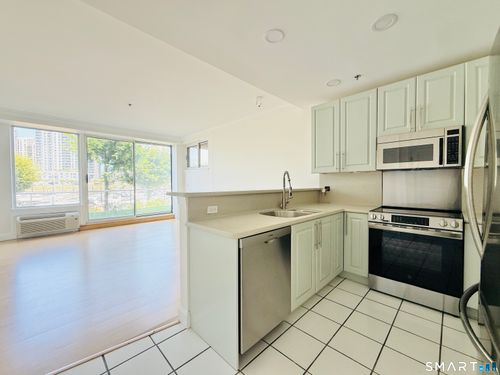 105-98 Southfield Ave, Stamford, CT, 06902-7654 | Card Image