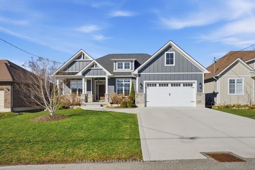 9 East St, Port Dover, ON, N0A1N5 | Card Image