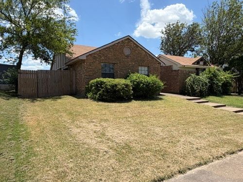 431 Pogue St, Cedar Hill, TX, 75104-9058 | Card Image
