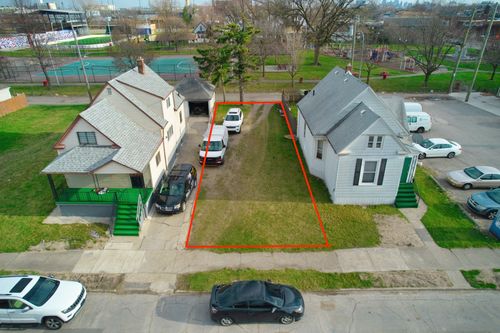 2946 Goodson St, Hamtramck, MI, 48212-3712 | Card Image