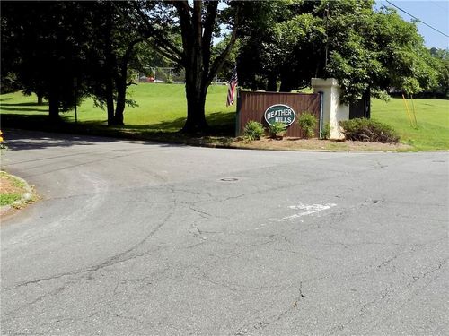 3751 Heathrow Dr, Winston-Salem, NC, 27127-4671 | Card Image