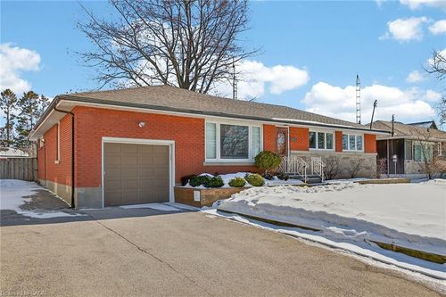 113 Glancaster Road, Ancaster, ON, L9G3K9 | Card Image