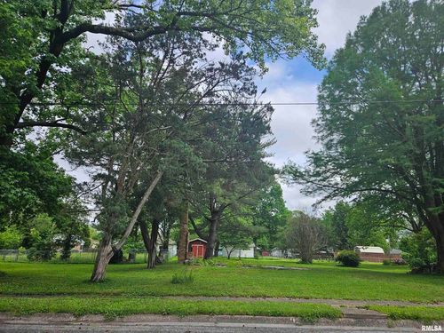 632 Madison St, Benton, IL, 62812-2042 | Card Image