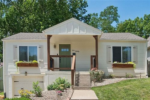 420 N Fairview Ave, Liberty, MO, 64068-1413 | Card Image