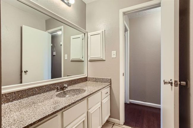 Guest Bathroom | Image 19