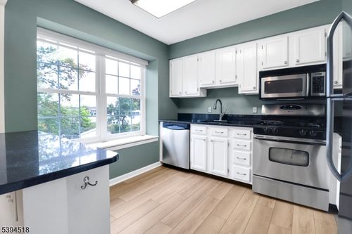 unit-3-121 Country Club Dr, Union, NJ, 07083-8744 | Card Image