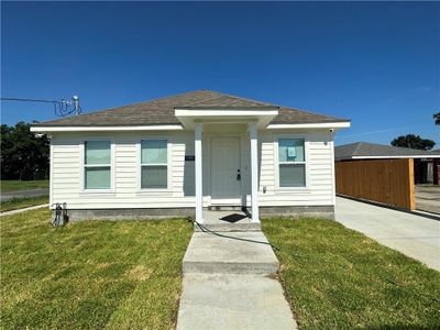 3400 Jackson Boulevard, Home with 6 bedrooms, 4 bathrooms and null parking in Chalmette LA | Image 1