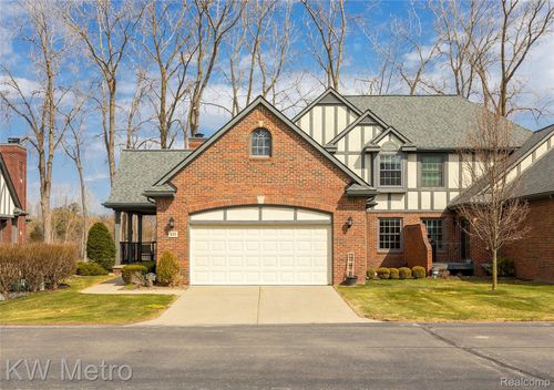 15-111 Burniah Lane, Orion Charter Township, MI, 48362 | Card Image