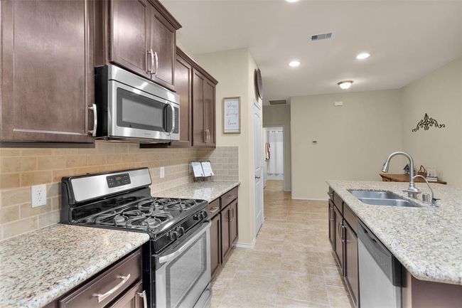 Kitchen offers gas cooking. | Image 20