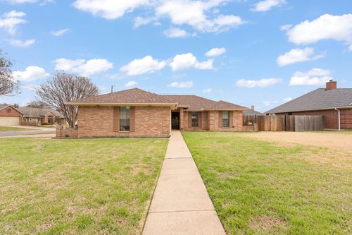 551 Sandgate Dr, Burleson, TX, 76028-4423 | Card Image